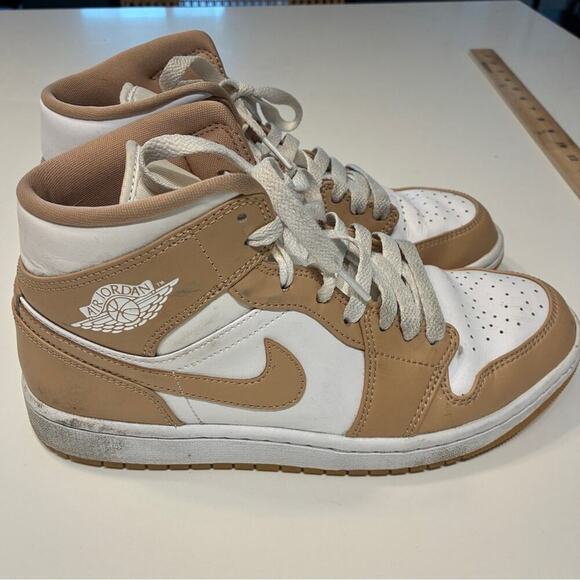 Nike Jordan 1 Mid Tan Gum Sneakers 554724-271 Sz 7.5 main image 2